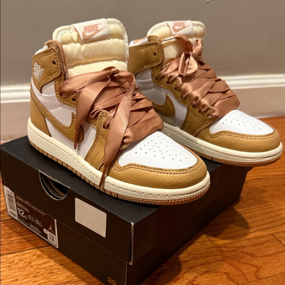 Nike Kids High-Top Sneakers - White and Tan